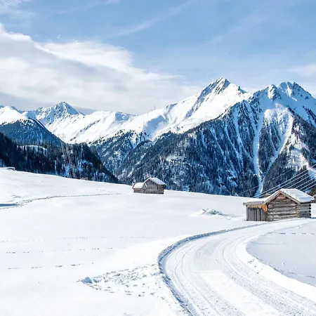 Chalet Chalet In Alps Near Ski Lift & Slope Sankt Ulrich am Pillersee